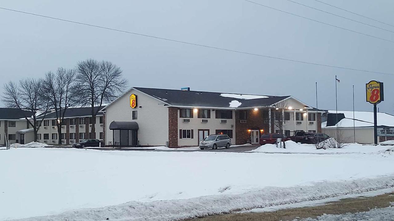 Super 8 By Wyndham Plover Stevens Point Area Exterior photo